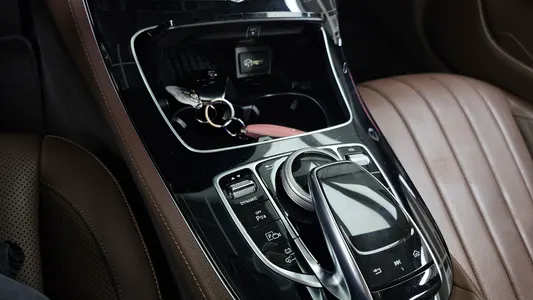 Mercedes-Benz E-Class W213 E300e 2019 30