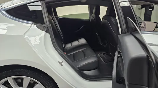 Tesla 3 AWD 2020 11