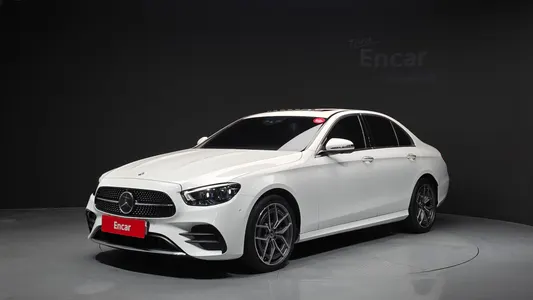 Mercedes-Benz E-Class W213 E220d 4MATIC AMG Line 2022