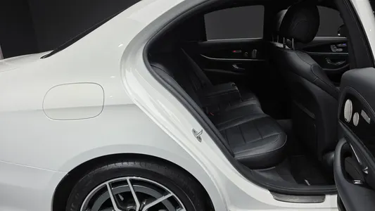 Mercedes-Benz E-Class W213 E220d 4MATIC AMG Line 2022 11