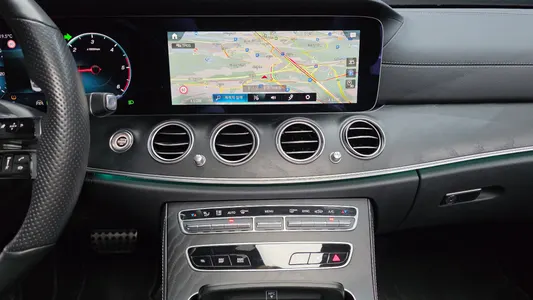 Mercedes-Benz E-Class W213 E220d 4MATIC AMG Line 2022 13