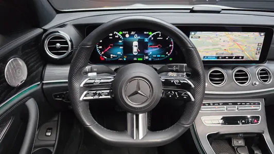 Mercedes-Benz E-Class W213 E220d 4MATIC AMG Line 2022 14