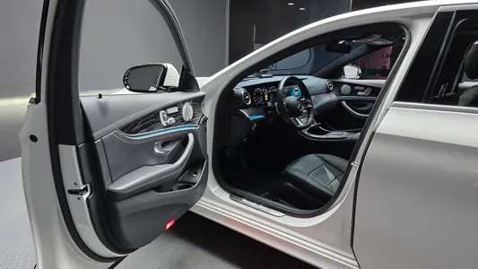 Mercedes-Benz E-Class W213 E220d 4MATIC AMG Line 2022 10