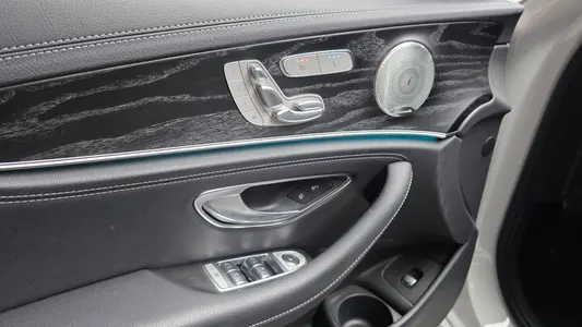 Mercedes-Benz E-Class W213 E220d 4MATIC AMG Line 2022 18