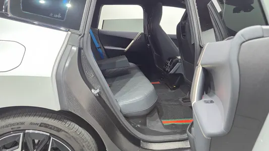 BMW iX xDrive50 2022 11