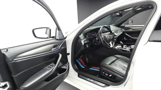 BMW 5 Series (G30) 530i xDrive M 2017 10