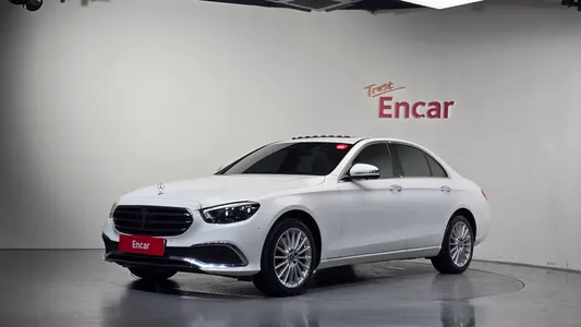 Mercedes-Benz E-Class W213 E220d 4MATIC 2023