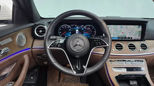 Mercedes-Benz E-Class W213 E220d 4MATIC 2023 13