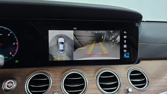 Mercedes-Benz E-Class W213 E220d 4MATIC 2023 14