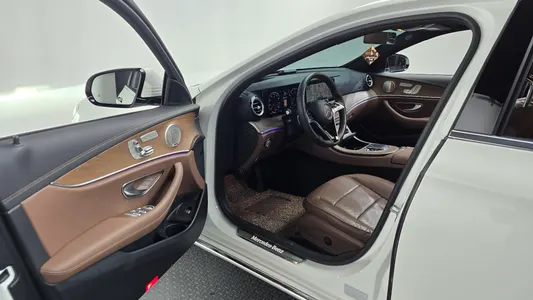 Mercedes-Benz E-Class W213 E220d 4MATIC 2023 10