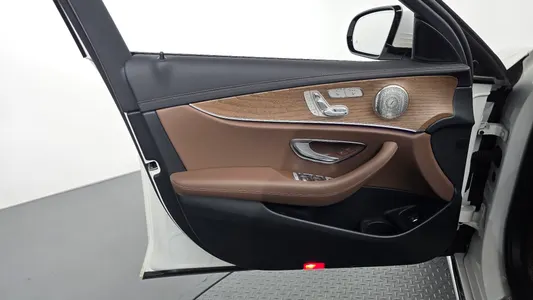 Mercedes-Benz E-Class W213 E220d 4MATIC 2023 24