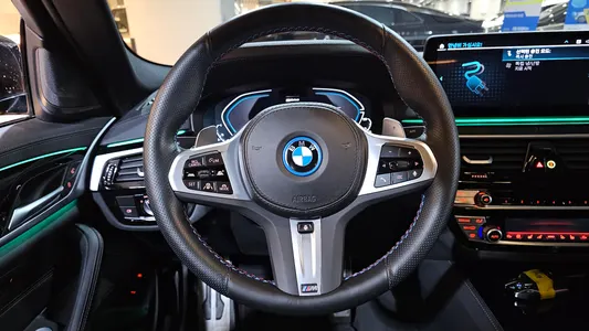 BMW 5 Series (G30) 530e M 2023 12