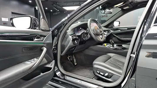 BMW 5 Series (G30) 530e M 2023 9