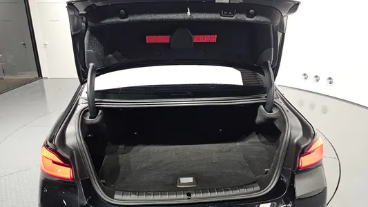 BMW 5 Series (G30) 530e M 2023 34