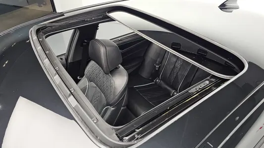 BMW 5 Series (G30) 530e M 2023 27