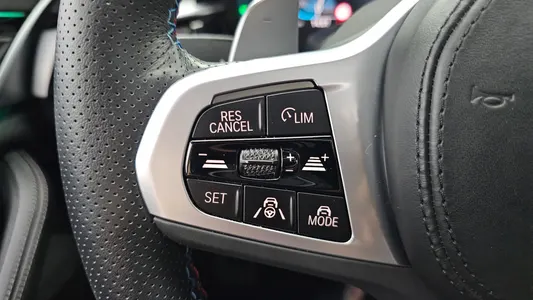 BMW 5 Series (G30) 530e M 2023 28