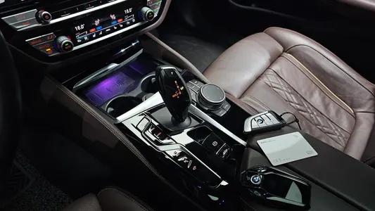 BMW 5 Series (G30) 530e M 2021 8