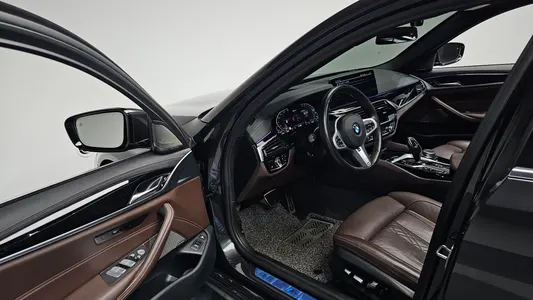 BMW 5 Series (G30) 530e M 2021 9