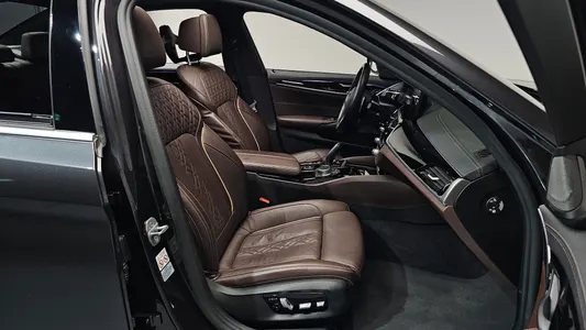 BMW 5 Series (G30) 530e M 2021 26