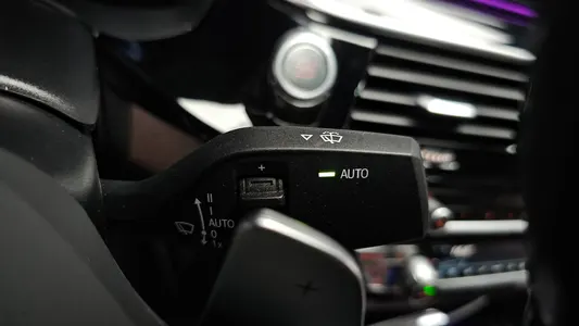 BMW 5 Series (G30) 530e M 2021 36