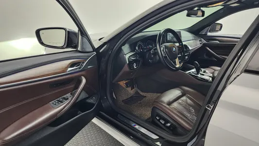 BMW 5 Series (G30) 530i xDrive M 2017 10