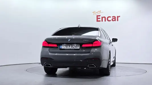 BMW 5 Series (G30) 520i M 2022 4