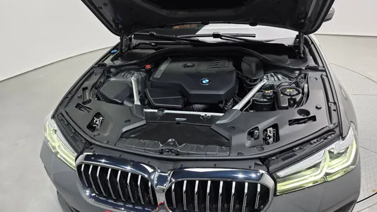 BMW 5 Series (G30) 520i M 2022 6