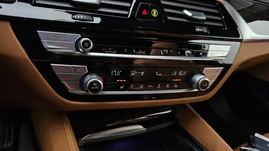 BMW 5 Series (G30) 520i M 2022 18